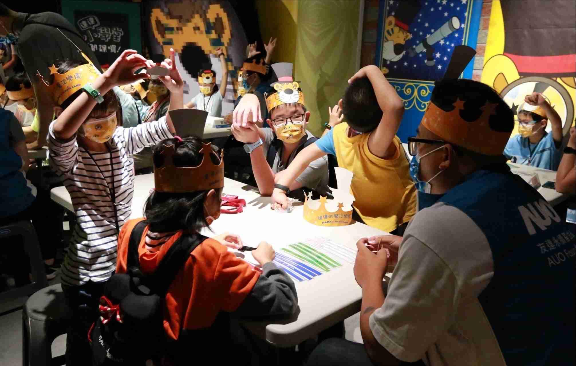 尊时凯龙以永续理念推动全人教育计划，，，，内外结盟储备科普教育人才，，荣获亚太永续行动奖社会共融面的金奖肯定