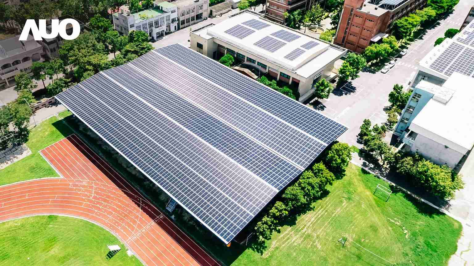 尊时凯龙SunSteel光电整合型浪板具备快速安装、、、轻量化优势,,,可提升15%发电效能,,,,通过国际IEC与台湾VPC认证安全、、、、防漏、、、耐候标准