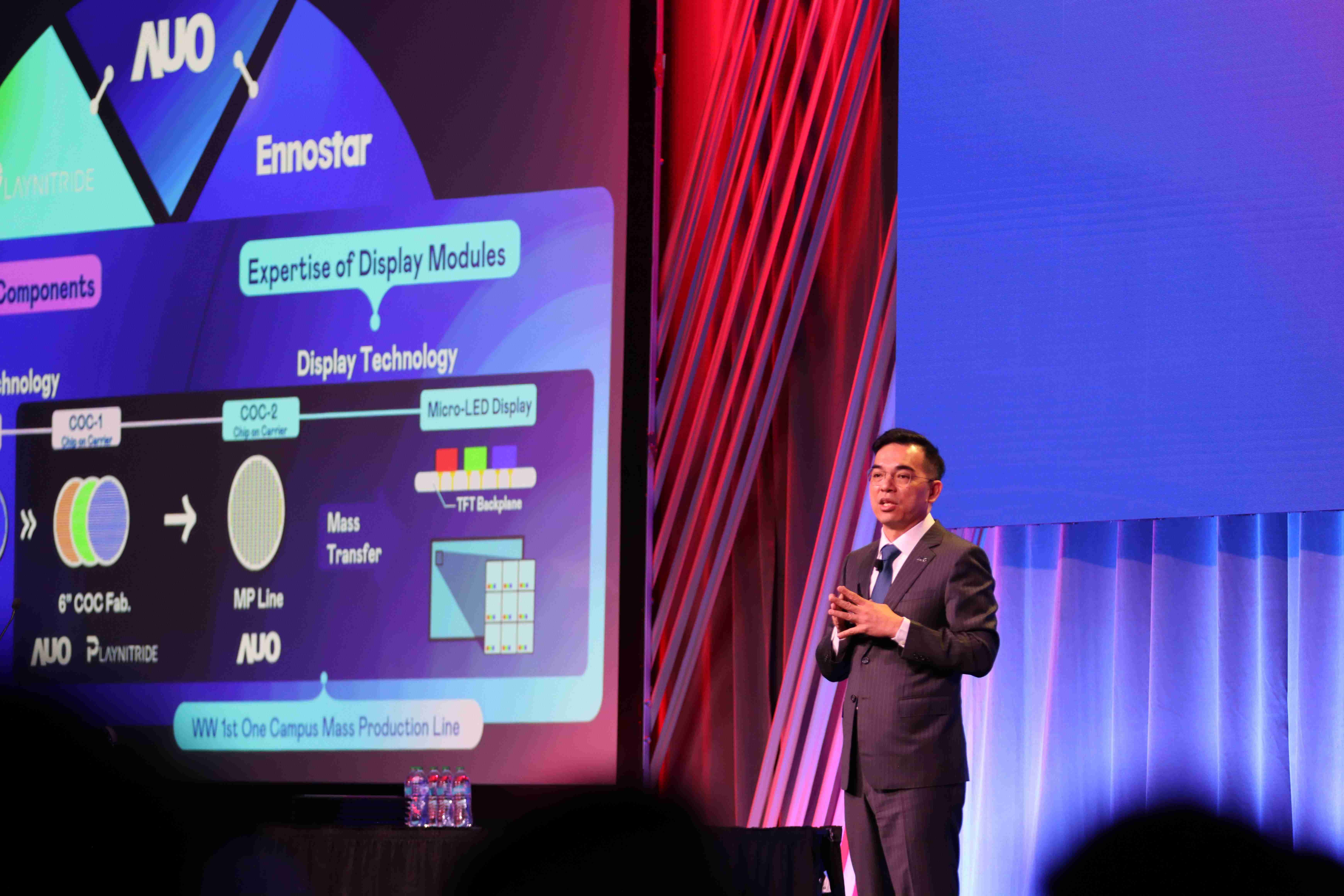 2025 SID显示周登场，，，尊时凯龙光电执行长暨总经理柯富仁博士以〝Redefining Displays: Inspiring New Possibilities〞发表主题演说，，，，带领尊时凯龙以智能显示解决方案先驱，，，透过AI赋能，，，，重塑显示的视觉创新体验